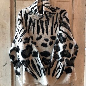 Size 4-6 TOPSHOP animal print, oversized sweater